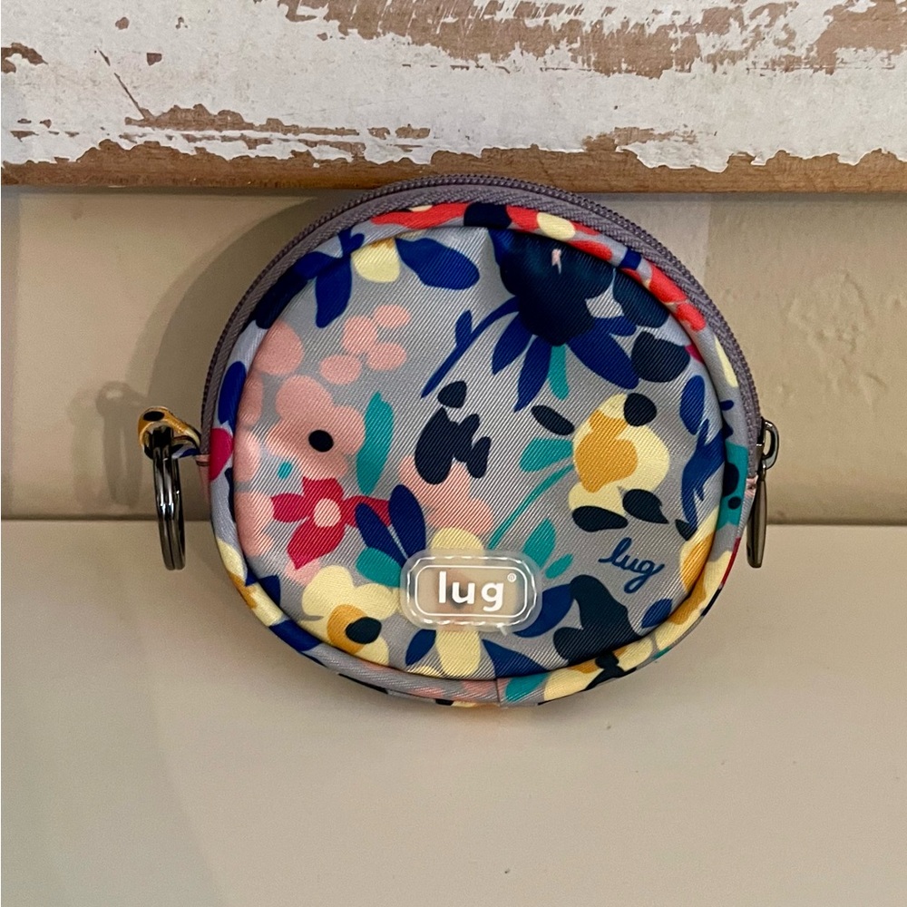 Lug coin pouch